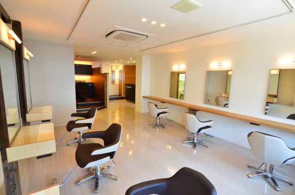 『ライフスタイルからヘアをデザインする大人のための美容室』