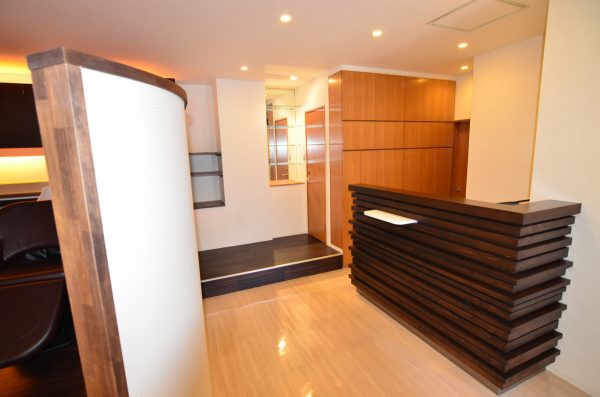 『ライフスタイルからヘアをデザインする大人のための美容室』