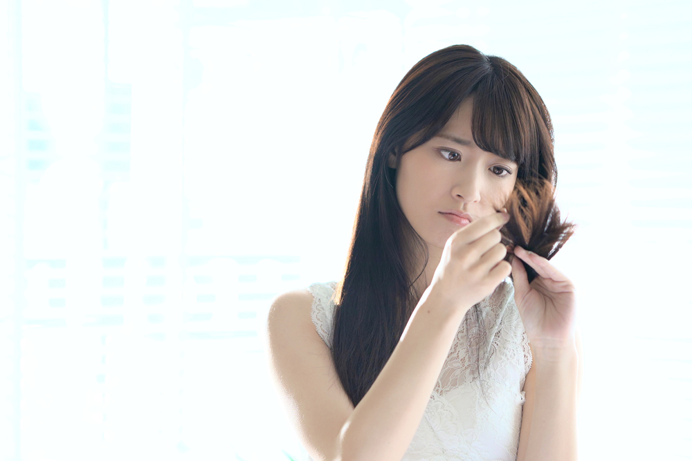 縮毛矯正は髪が傷む？その原因や髪の傷みを抑える方法についてご紹介